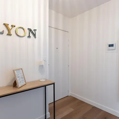 Mdor - Montagari Appt A * Лион